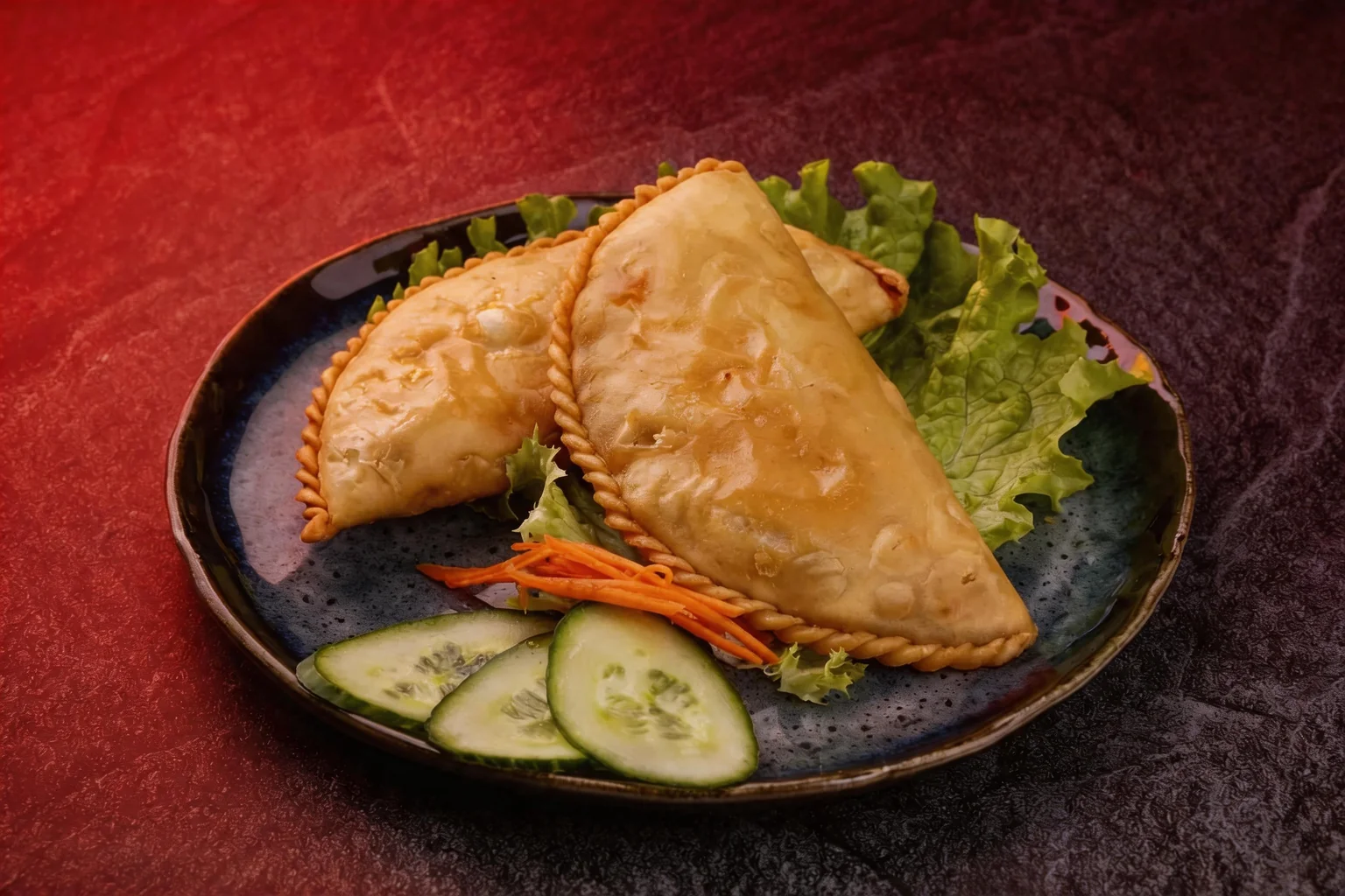 Fried shapaley on a blue plate, lettuce, carrot and cucumber